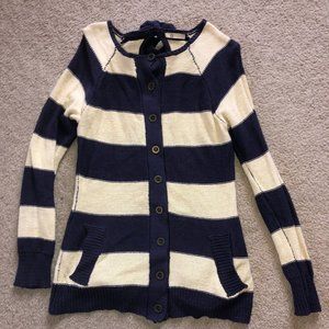 Buttoned Striped Sweater with Bow and Pockets